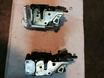 Door latch