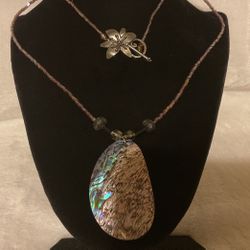 22” Vintage Necklace With Crystal Beads And Mother Pearl Pendant 