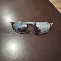 Nike Modern Metal Machon sunglasses.