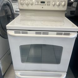 Ge Electric Stove ( Delivery Available)
