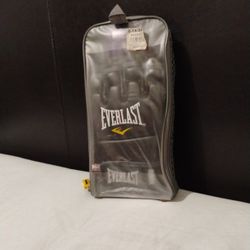 Everlast  UFC Gloves