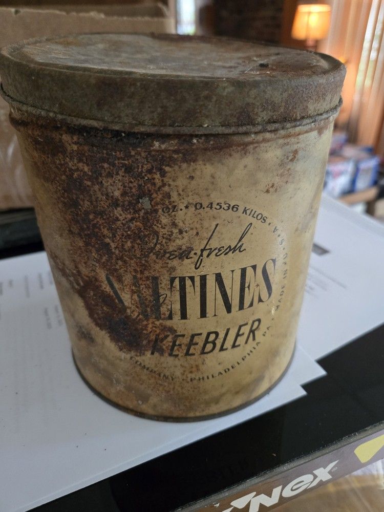 Antique 1940s Keeblers Crackers Tin Can