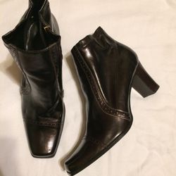 Etienne Aigner Boots Sz 9