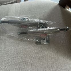 Supreme Skateboard Trucks (129)