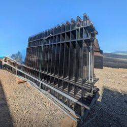 Metal Pinnacle Fencing 