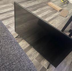 32 Inch Roku Flat Screen TV
