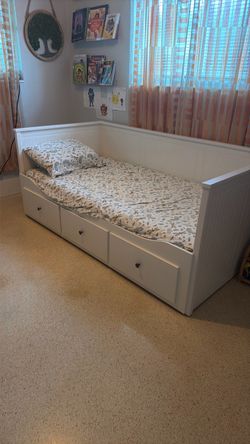 Trendle twin bed