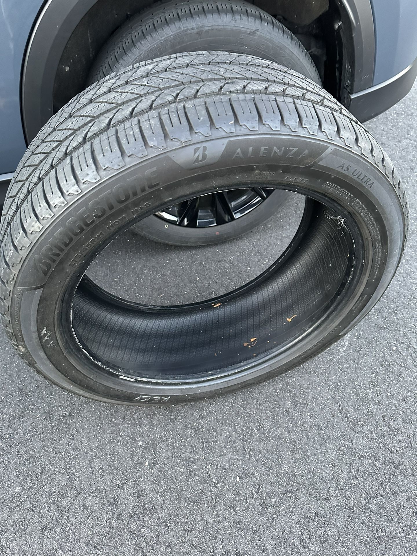 Tire 275/45/21