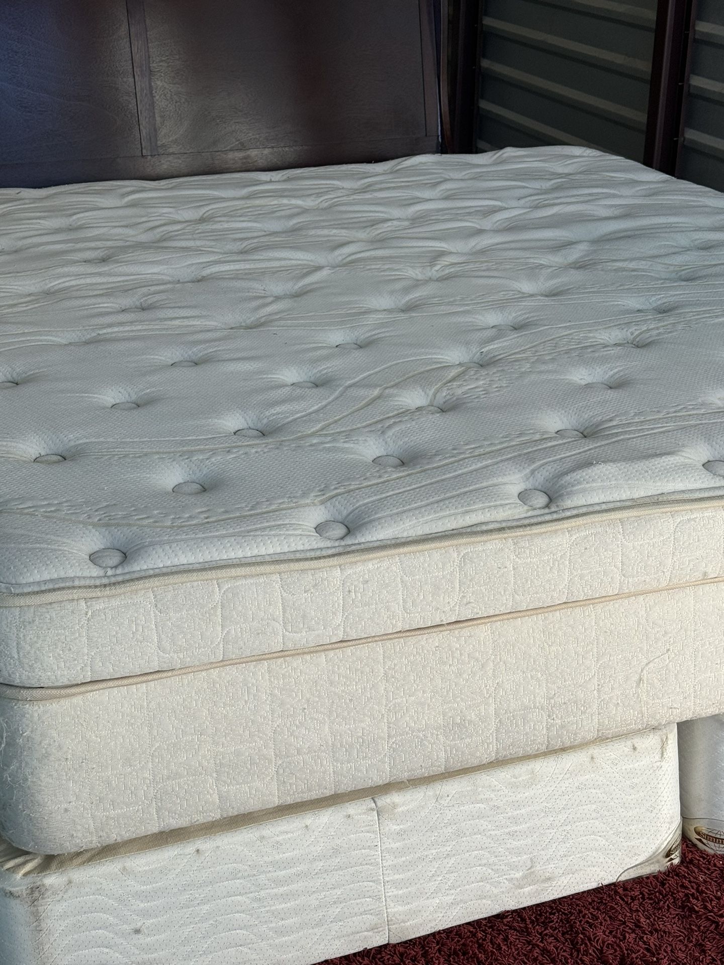 USED KING SIZE MATTRESS WITH BOX SPRING DELIVERY 🚚 AVAILABLE