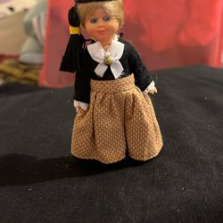 COLLECTABLE VINTAGE EUROPEAN SOUVENIR DOLL 