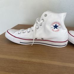 Brand New Chuck Taylor Converse Size 9 
