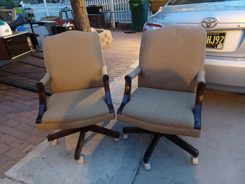 Two Chairs Good Conditions For Living Room Or Office 2 For $80 Firm