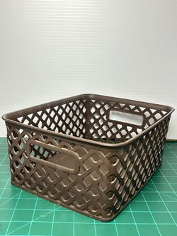Plastic Basket 10 in x 4.5 in x 8 in