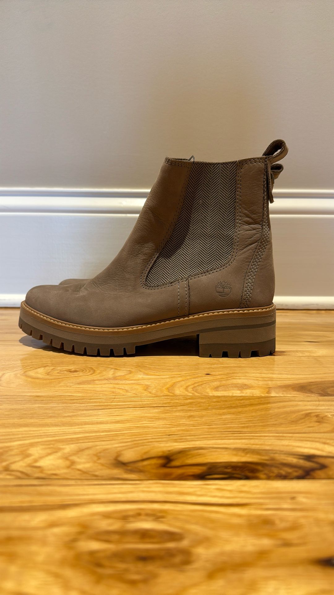 Size 7, Men’s Timberland’s Boots 8.5 Women