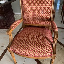 6 Dining Room Chairs 