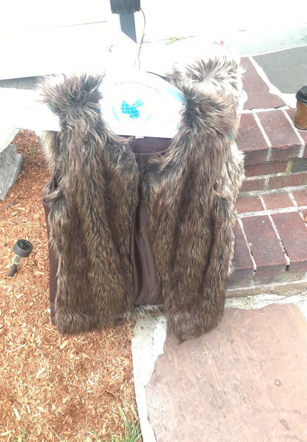 Size small fur vest 15.00 best offer