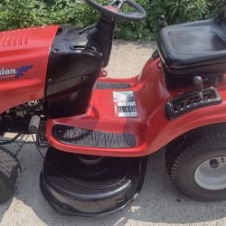 Riding lawn mower for sale -- Poulan XT 19.5 hp 42inch