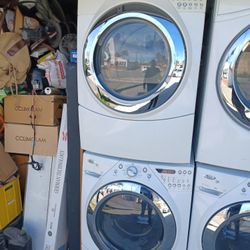 Whirlpool Duet Stackable Washer And Gas Dryer Excellent working condition Heavy duty 
W27 D31.5 H76 
Washer 4.5 cu ft 
Dryer 7.4 cu ft 
3 months warra