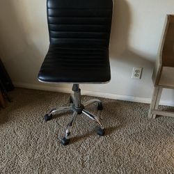 Desk Chair Like New