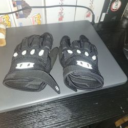 Dirt Bike Gloves Brand New Price Could Go To 20 Dollars If Resell