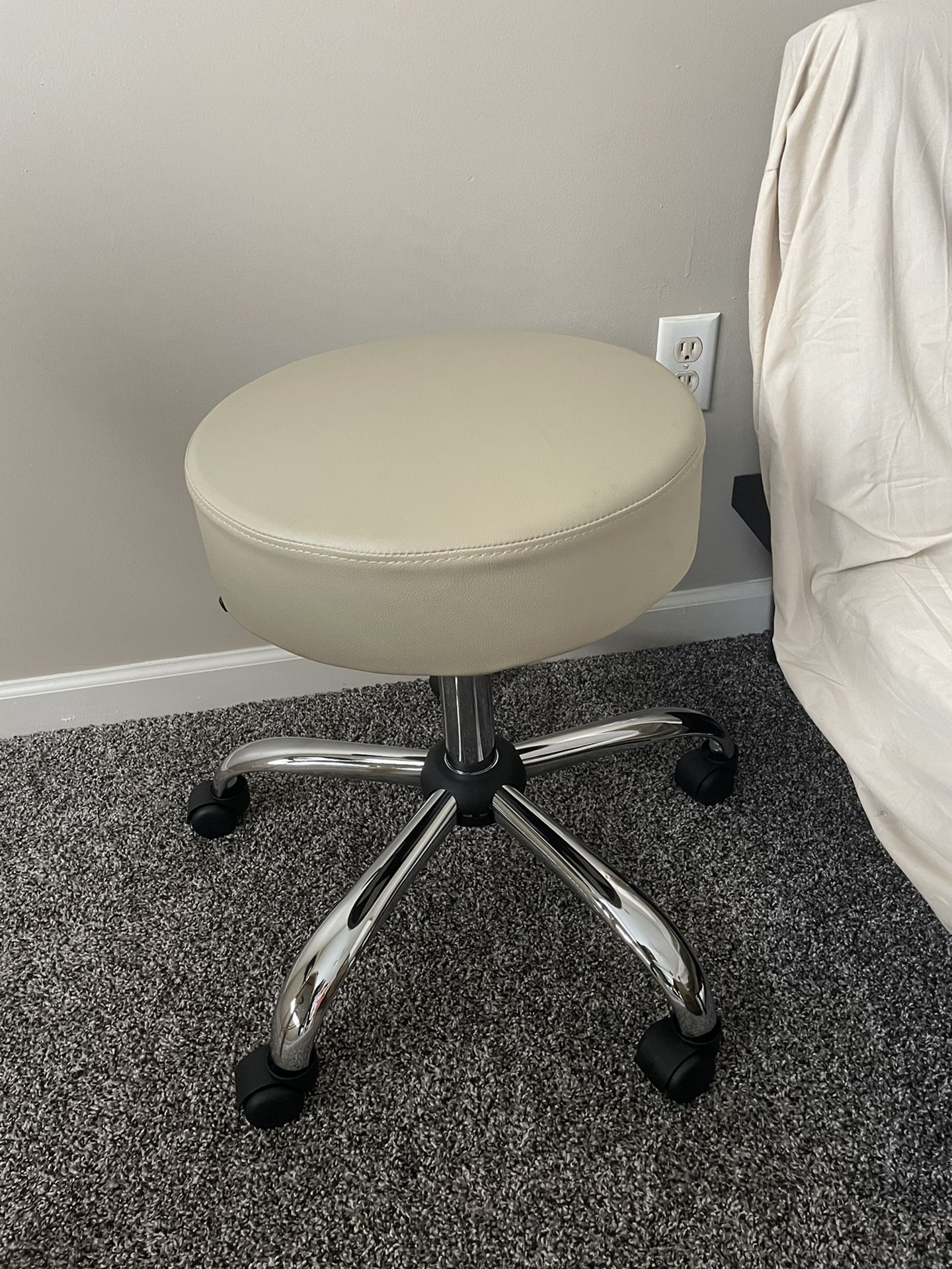 Round Stool With Wheels (tan) 