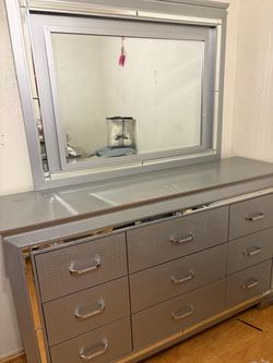 Dresser and nightstand set