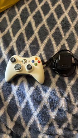 Xbox 360 Controller With Batteries and Charger