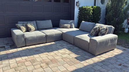 Sectional/Modular Sofa Rooms to go Laney Park Gray 5 Pieces DELIVERY AVAILABLE
