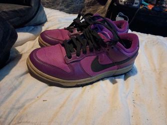 Nike shoes low tops