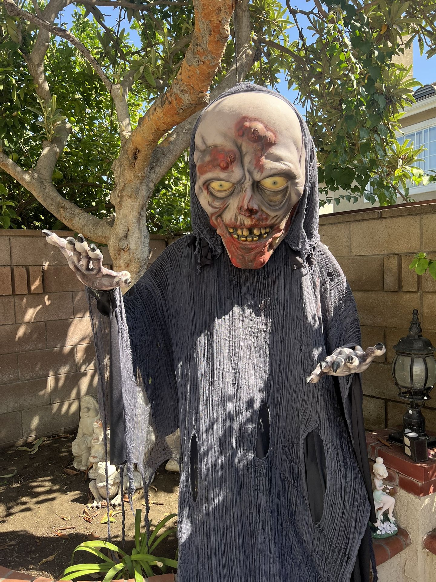 Spirit Halloween Zombie Huge 12 Ft Giant Hanging Prop