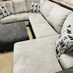 Cozy Stunning Very Nice Sectional!