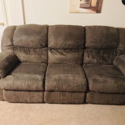 Reclining Couch And Reclining Love Seat 