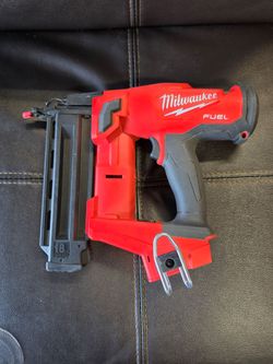 Milwaukee M18 FUEL 18 Gauge Brad Nailer (Tool-Only)