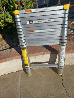 TELESCOPING LADDER 12.5 FEET TELESTEPS MODEL 826
