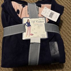 New cozy Fleece Pj Pajama Set Includes Pj Set And Blanket, Women’s Size Large