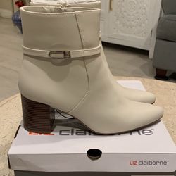 Women Size 9.5 Boots 