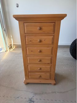 Like new BroyHill dresser