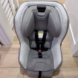 Nuna Rava (Gray Herringbone)