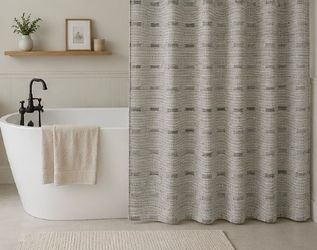 Light Gray 72” x 72” 3D Design Fabric Shower Curtain – Modern Bathroom Decor