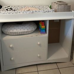 Diaper changing station 