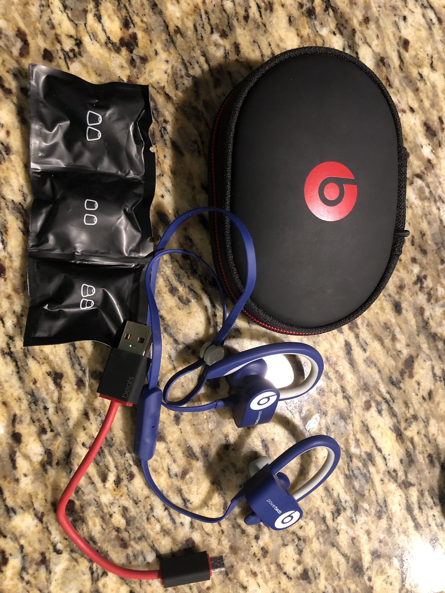 POWERBEATS w case/ extra buds/ charger cord