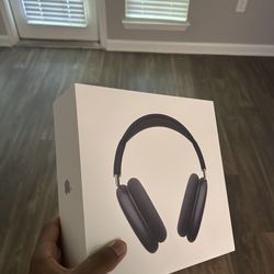 Airpods Max’s with smart case 