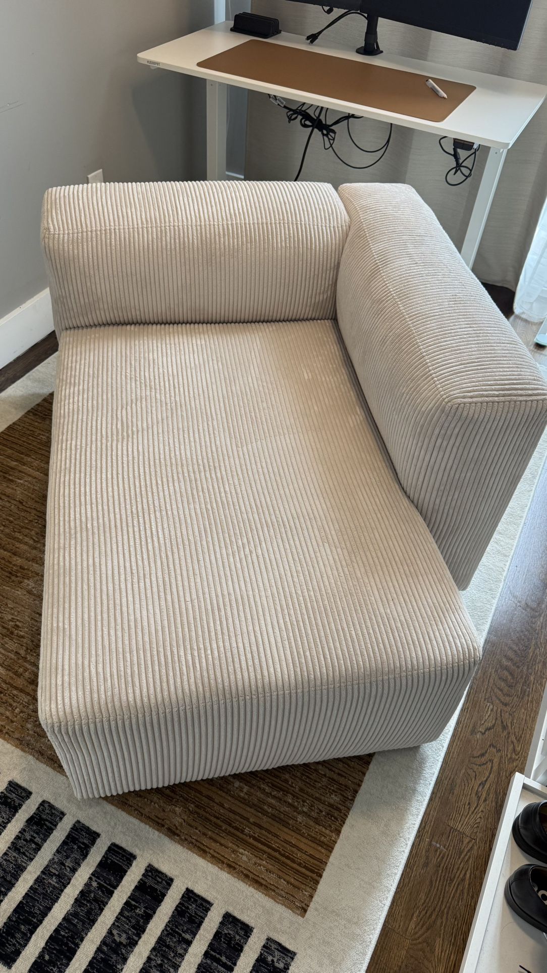 Sofa/Sectional/Chaise lounge