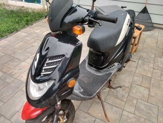 2007 e-ton gas scooter