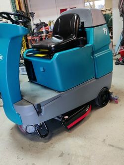 Tennant T7, Floor Scrubber
