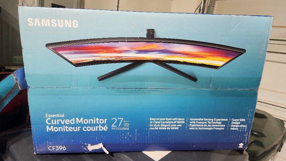 Gaming Brand New Monitor!!! Son Got It For Christmas Last Year But Ended Up Getting A Different One That He Prefers. 