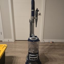 Shark Navigator Lift-Away Deluxe