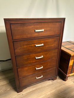 New Classic 5 Drawer Chest / Tall Dresser – Cherry Finish