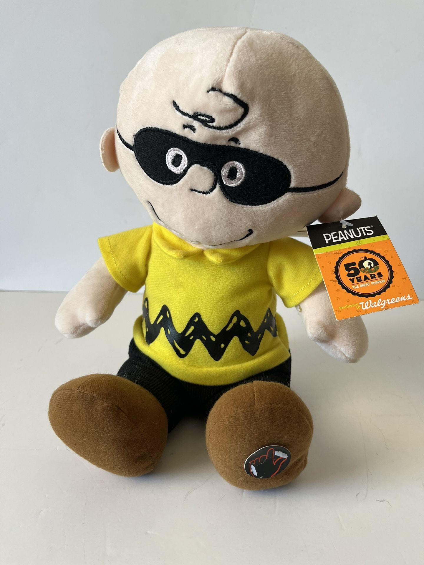 10” Charlie Brown  Animated Musical Halloween Plush Plays Linus And Lucy