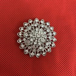 Elegant Silver Floral Brooch